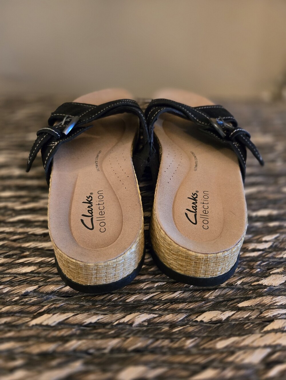 Clarks Black Suede Buckle Cross-Strap Slide Sandals Size 8 EUC!! - Picture 4 of 6